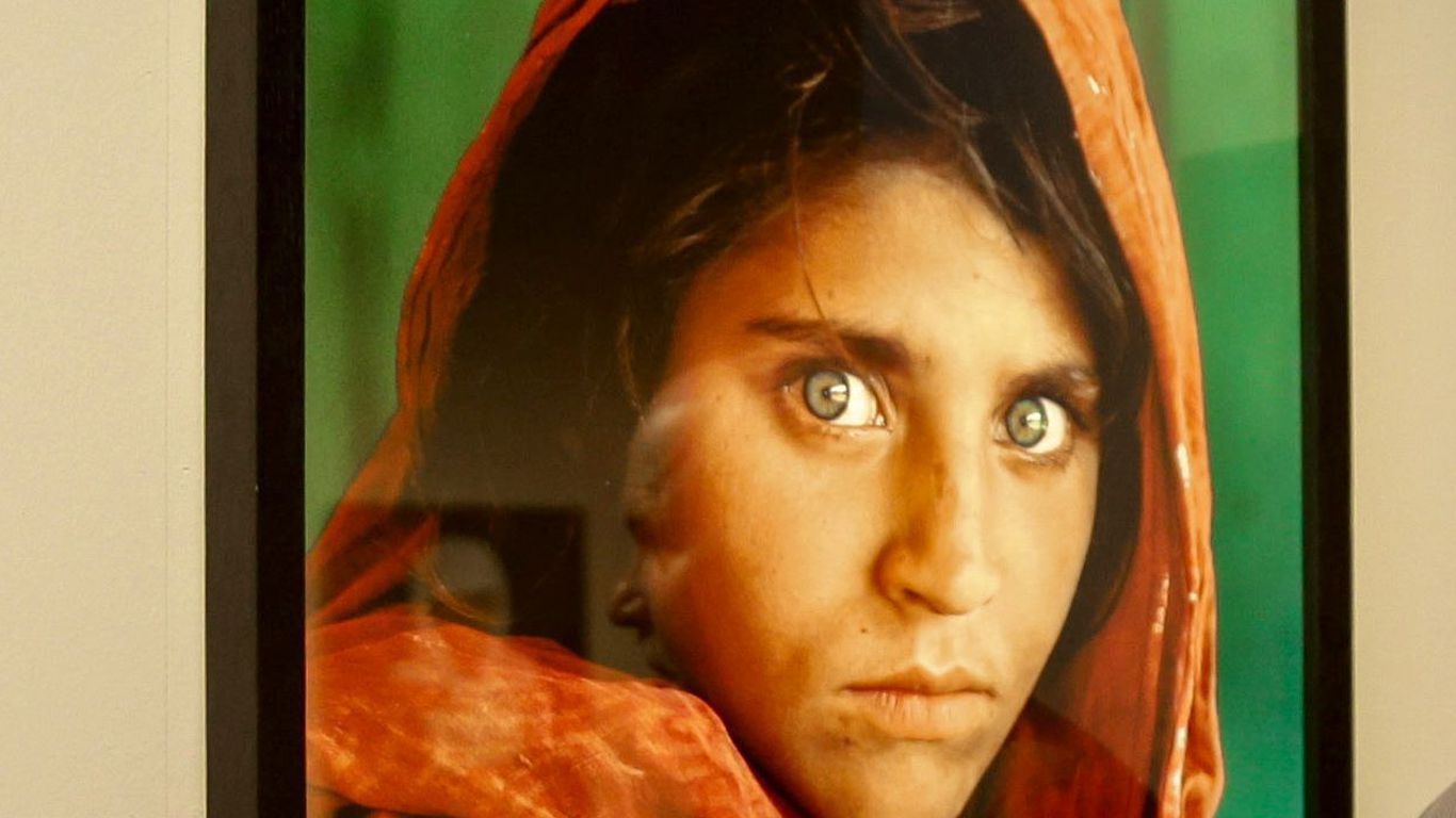 Afghan Girl On 1985 Cover Of National Geographic Evacuated To Italy Axios Uni Fm 1027 