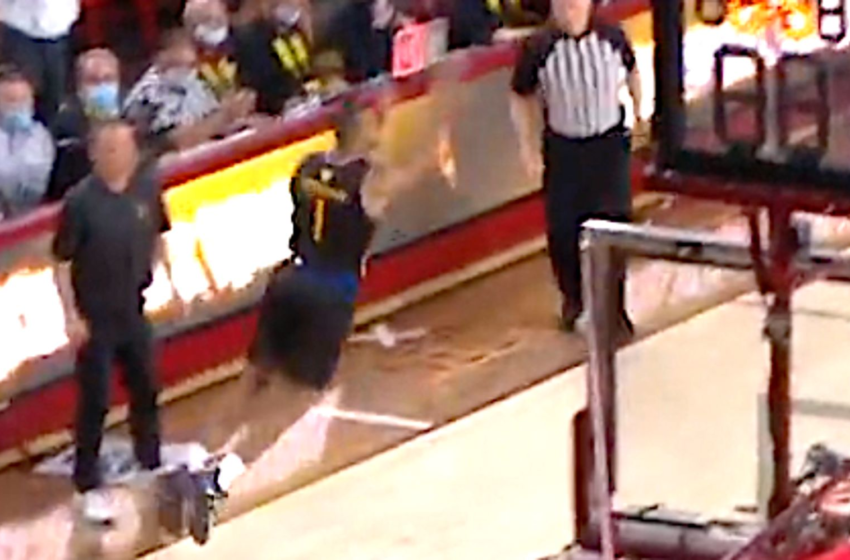  JP Moormans 70-Foot Buzzer-Beater Produces College Basketballs Wildest Moment So Far – HuffPost