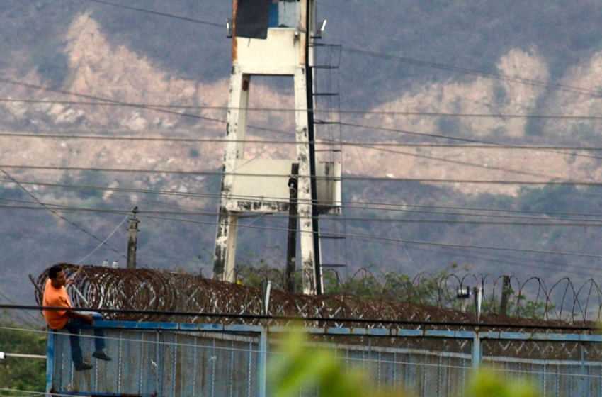  Dozens of inmates killed in latest Ecuador prison clashes – Al Jazeera English