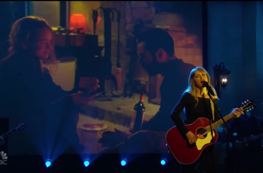  Taylor Swift Performs 10-Minute ‘All Too Well’, Breaking ‘Saturday Night Live’ Musical Guest Convention – Deadline