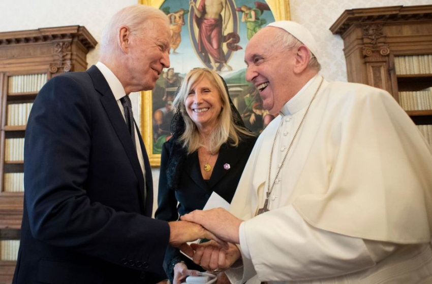  US Conference of Catholic Bishops votes to pass document that could lead to denial of communion for public figures – CNN