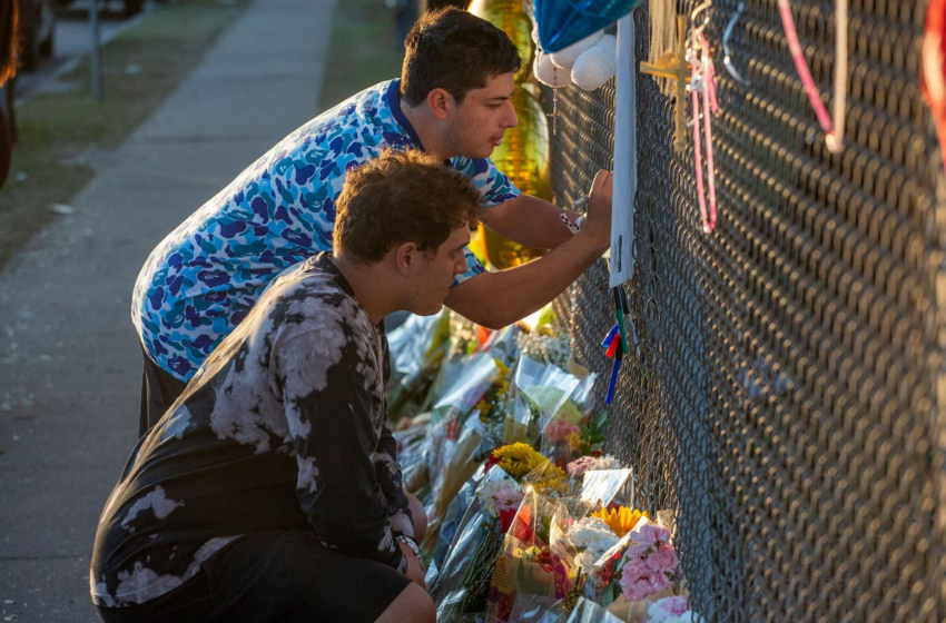  Astroworld Festival – latest: Travis Scott and Drake sued by crush survivors as flowers left at memorial – The Independent