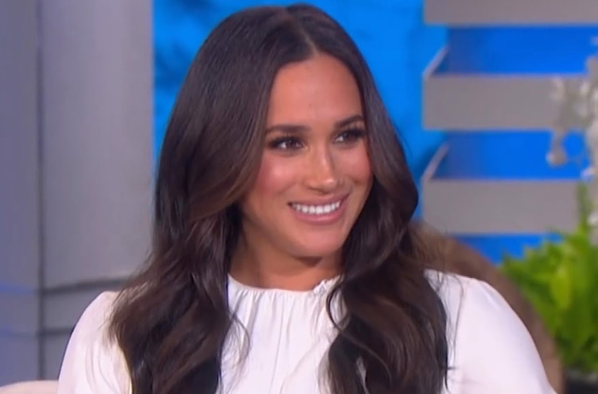  Meghan Markle LAUGHS at Her Early Acting Days – Entertainment Tonight