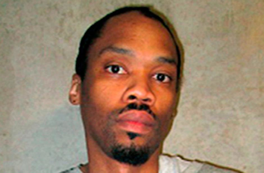  Family and supporters of Julius Jones are putting pressure on Oklahomas governor to grant clemency with tomorrows pending execution – CNN