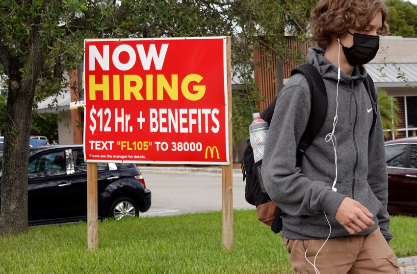  Jobless claims little changed in potential sign that layoffs have hit a plateau – CNBC