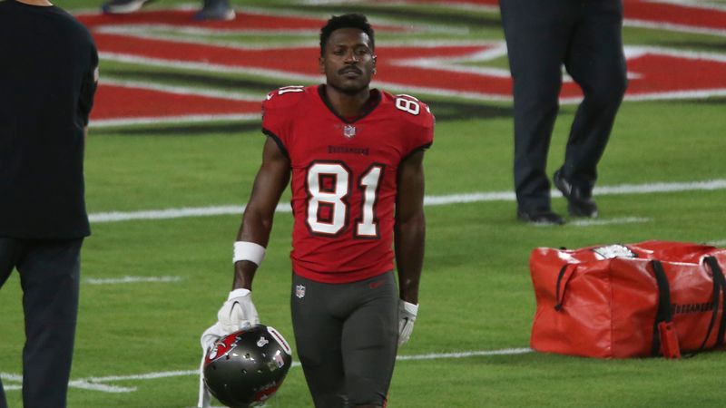  Bucs’ Antonio Brown accused of obtaining fake vaccine card – Tampa Bay Times