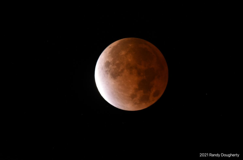  Beaver Moon lunar eclipse 2021: Amazing photos of the longest partial moon eclipse in 580 years – Space.com