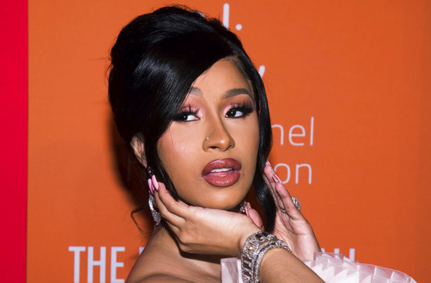  Cardi B Talks Hosting the American Music Awards and Almost Making a Song With BTS – Variety