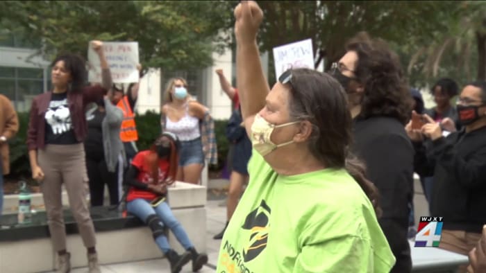  Dozens rally in Downtown Jacksonville to protest Rittenhouse verdict – WJXT News4JAX