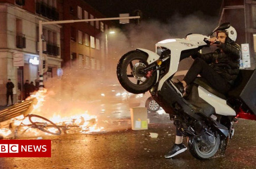  Covid: Fresh protests in Europe against new restrictions – BBC News