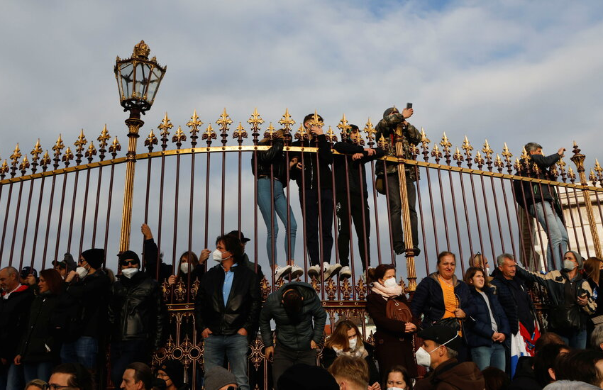  Thousands in Austria Protest Covid Lockdown and Vaccine Mandate – The New York Times