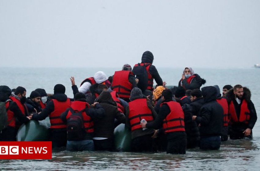  Channel migrants: UK and France agree need for action after boat deaths – BBC News