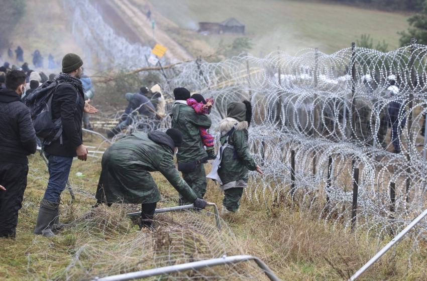  Migrants aided by Belarus try to push across Polish border – NPR