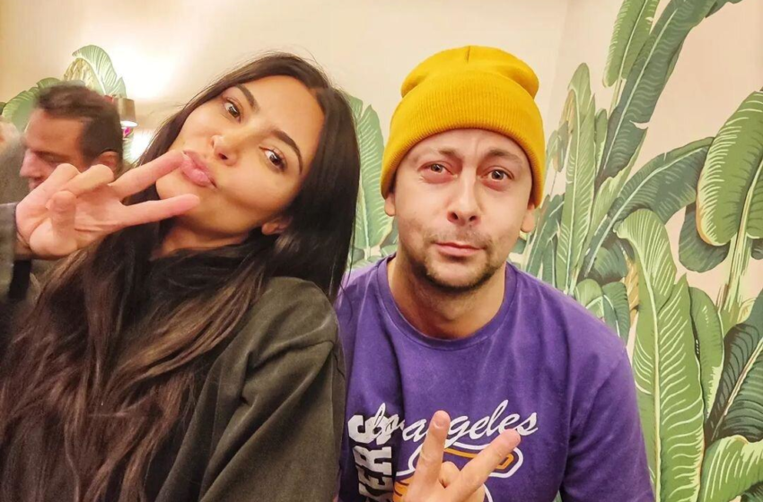  Kim Kardashian and Pete Davidson Snap Photos with Tourist During Breakfast Date at Beverly Hills Hotel – Yahoo Entertainment