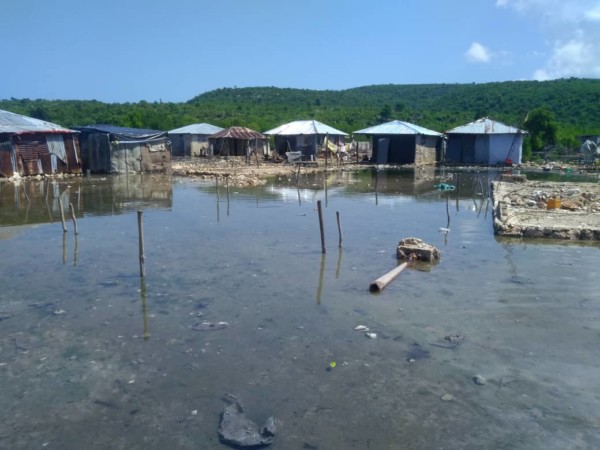  Après le séisme, 250 maisons sont envahies par l’eau de mer aux îles Cayemites