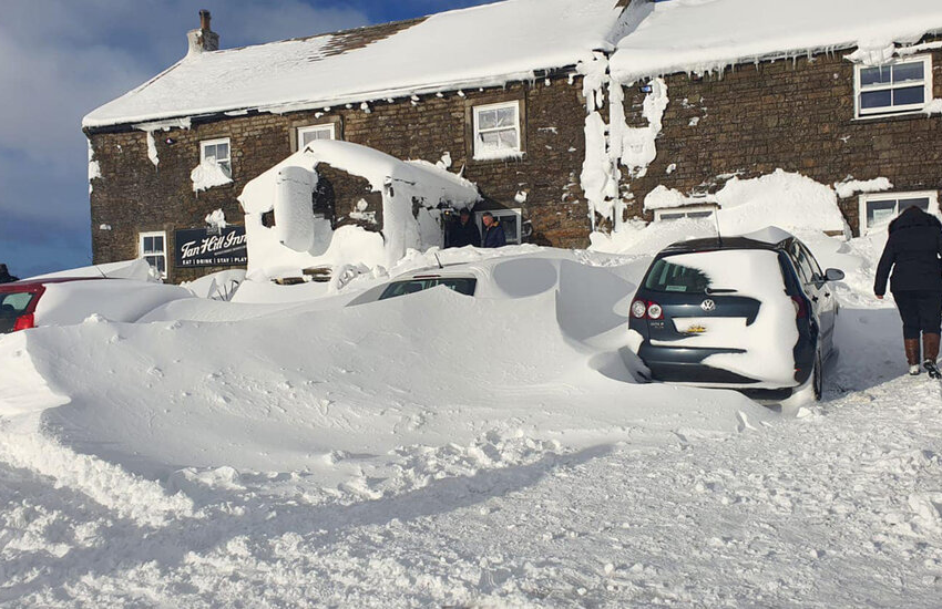  Snowstorm Leaves Dozens Stranded for Days in a Remote U.K. Pub – The New York Times