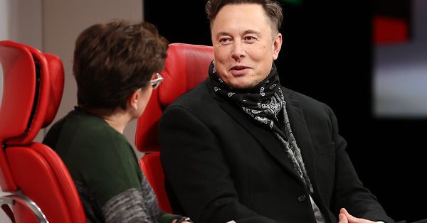  Elon Musk offloads $1.1 billion worth of Tesla shares after Twitter poll troll – The Verge