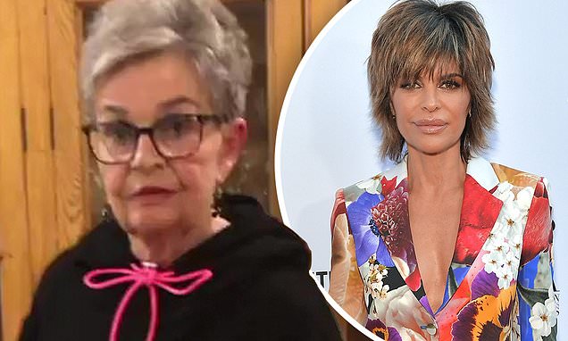  Lisa Rinna reveals mom Lois, 93, had another stroke and is in transition: I am with her now – Daily Mail