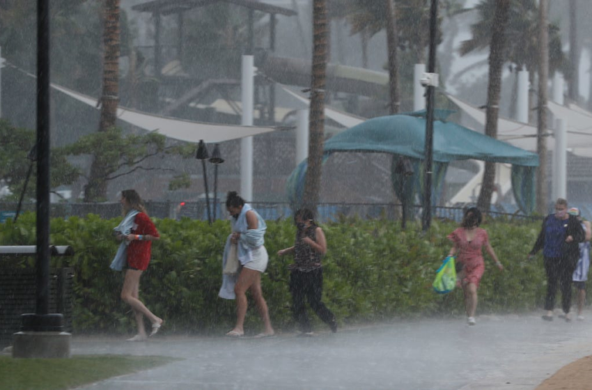  Havoc in Hawaii: Storm clobbers the islands with wild winds, flooding rain, snow – USA TODAY