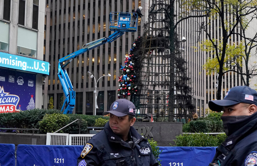  Fox Christmas Tree Catches Fire in New York City – The New York Times