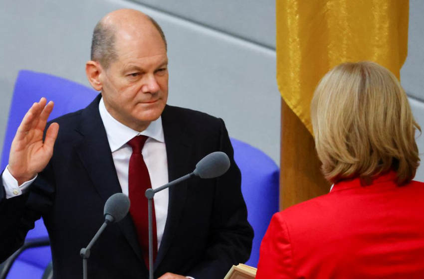  Scholz takes over as German chancellor, ending Merkel era – Reuters