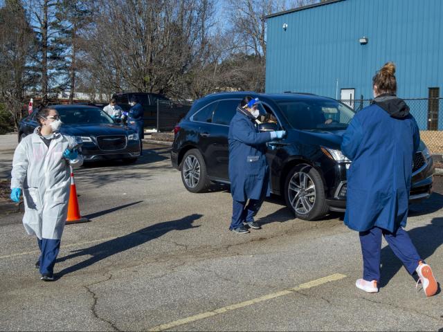  Christmas Eve traffic jam: Hours-long lines created by demand for COVID-19 tests – WRAL News