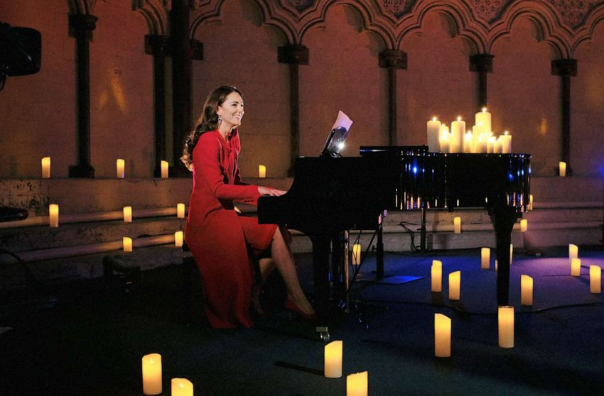  Duchess Kate dazzles on piano during Christmas concert – ABC News