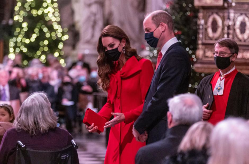  Duchess of Cambridge gives surprise piano performance during Christmas concert – CNN