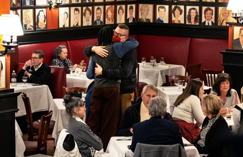  Sardi’s Is Back After 648 Days, Its Fortunes Tied to Broadway – The New York Times