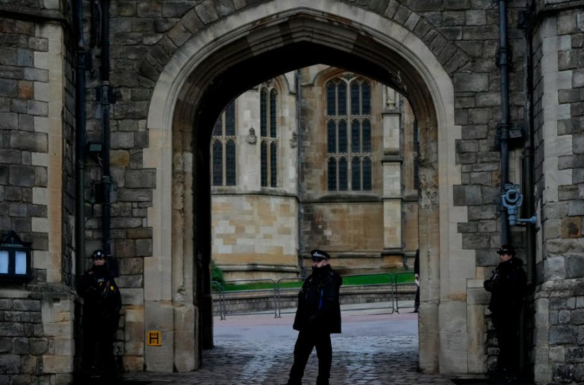  Armed intruder arrested in the grounds of Windsor Castle as the Queen celebrated Christmas – CNN