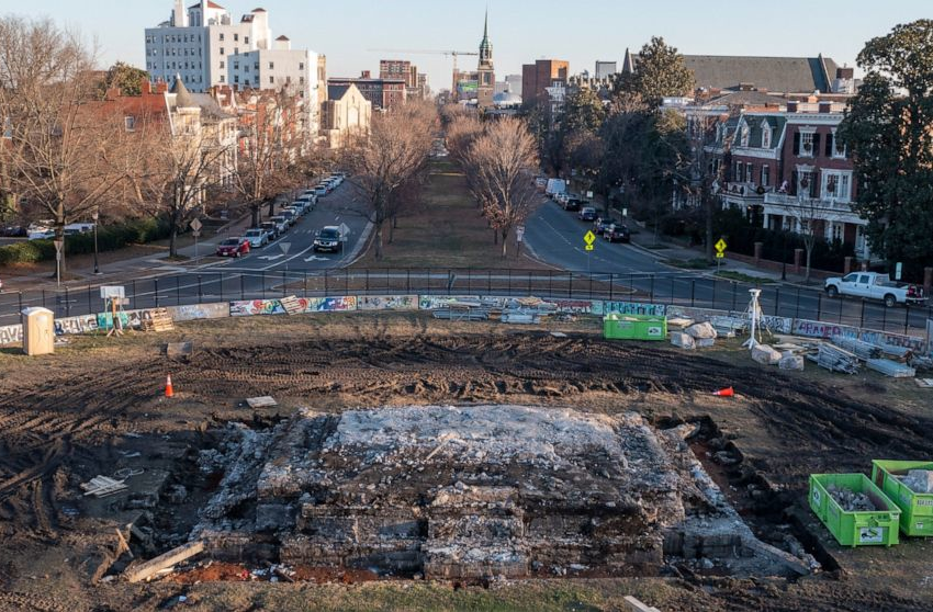  Again, crews find apparent time capsule at Lee statue site – ABC News