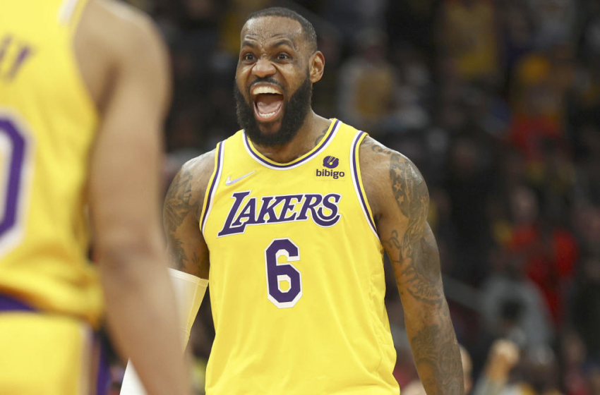  Lakers finally start LeBron James at center, and he rewards them with a triple-double in victory over Rockets – CBS Sports