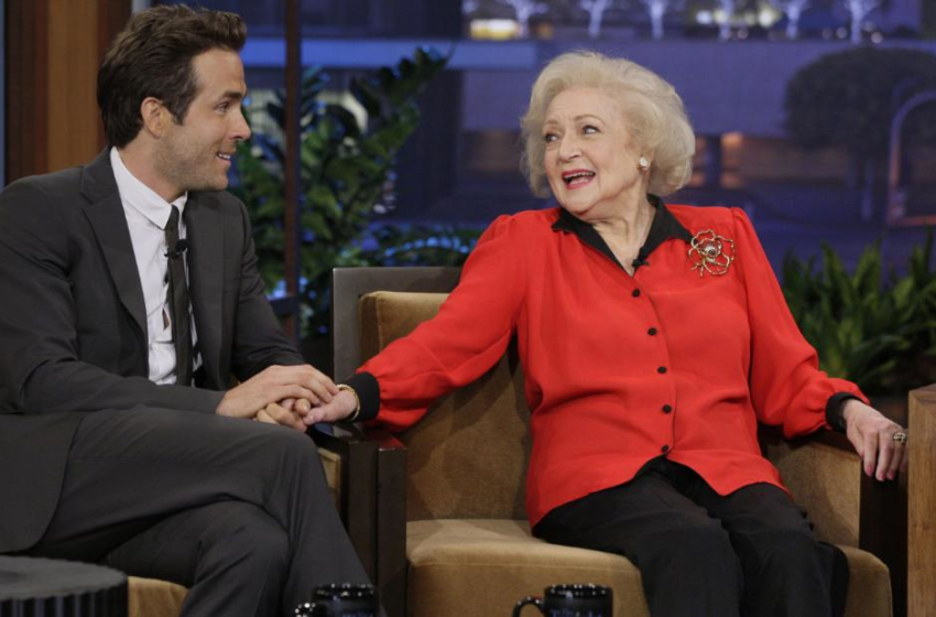  Ryan Reynolds and more pay tribute to Betty White – CNN