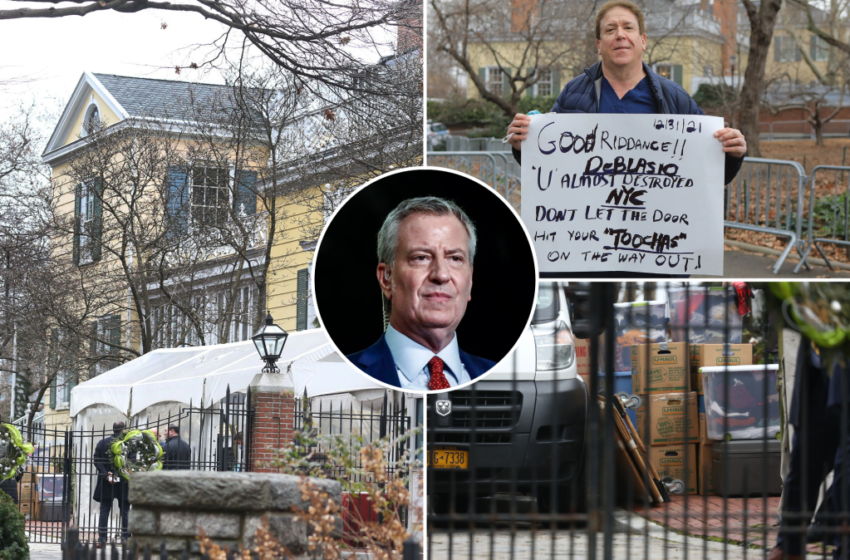  Movers haul Bills boxes — but de Blasio not leaving yet – New York Post