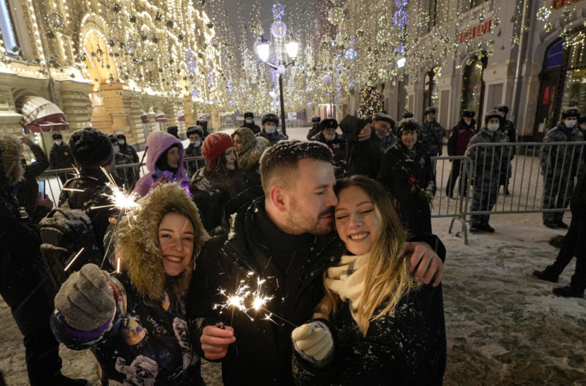  Omicrons New Years cocktail: Sorrow, fear, hope for 2022 – Associated Press