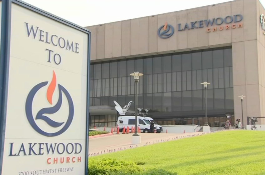  Joel Osteen money found: Plumber finds cash, checks in walls of Houstons Lakewood Church; findings could be tied to 2014 theft – KABC-TV