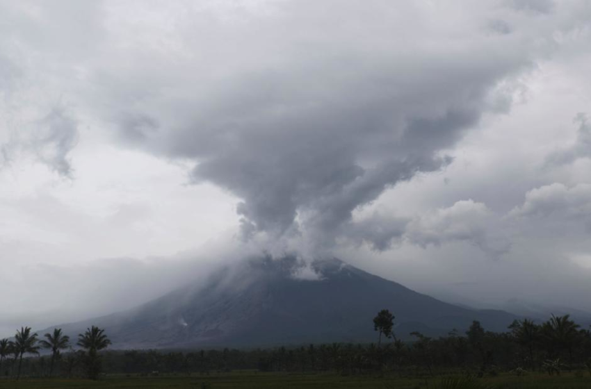  Volcano rescue workers dig through thick layers of hot ash in Indonesia after Mount Semeru erupts – CNN