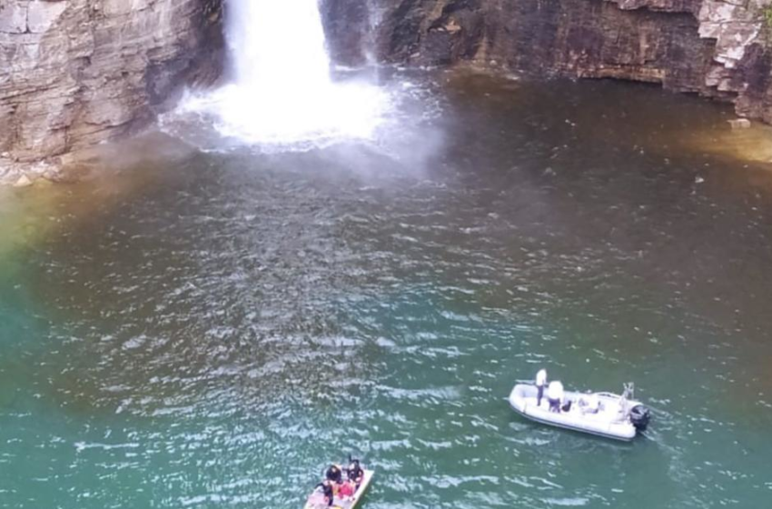  At least 7 people are dead and 3 missing after a boulder crashes on tourist boats in Brazil – CNN