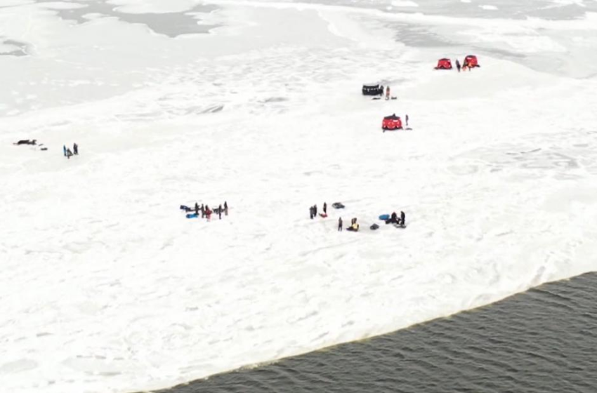  At least 34 people rescued after they became stranded on a floating chunk of ice in Green Bay – CNN