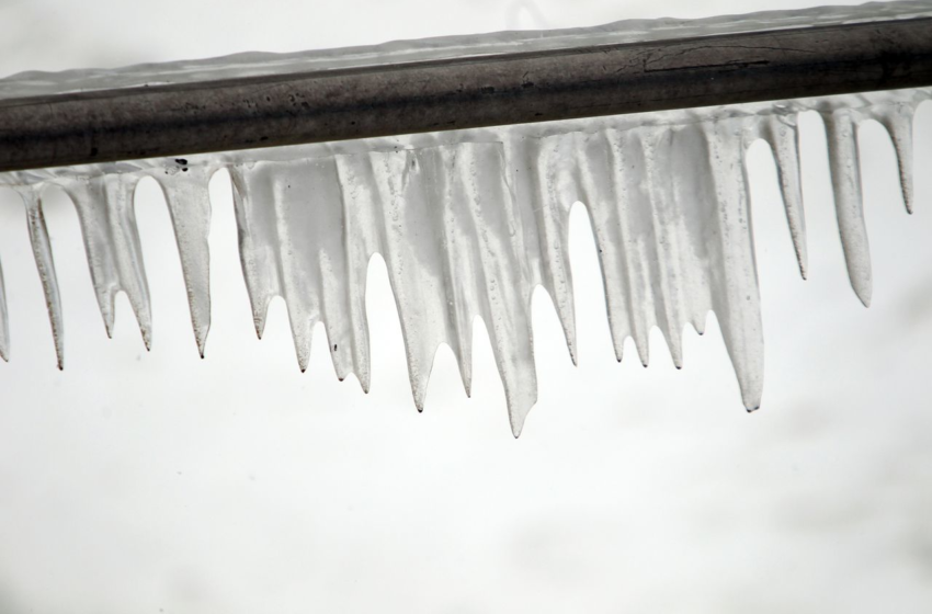  Ice fishing turns dicey when frozen chunk breaks free, floats mile offshore in Wisconsin bay – OregonLive