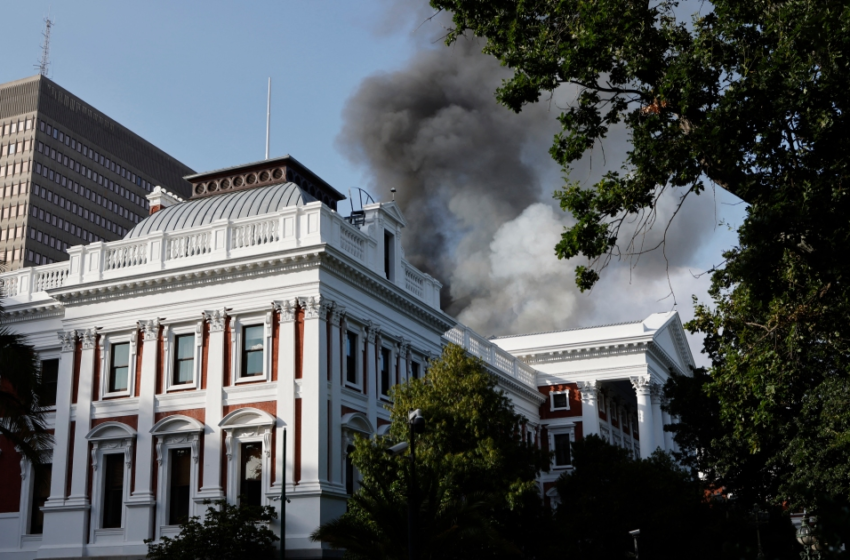  South Africa: Parliament building in Cape Town catches fire – Al Jazeera English