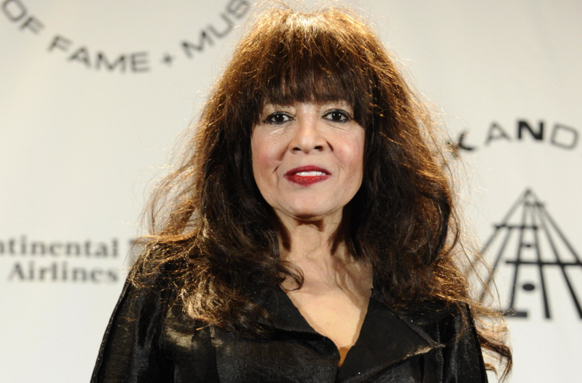  Ronnie Spector, 60s icon who sang Be My Baby, dies at 78 – Associated Press