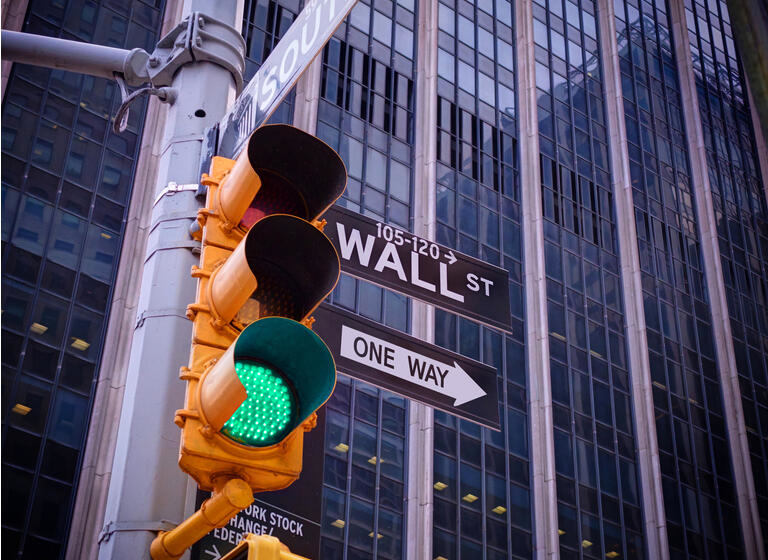  Nasdaq, S&P 500 falls further as techs weaken; Dow Jones erases gains – Seeking Alpha