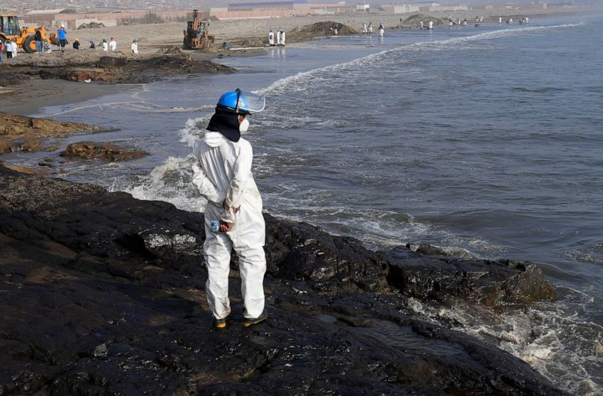  Waves from eruption in Tonga cause oil spill in Peru – ABC News