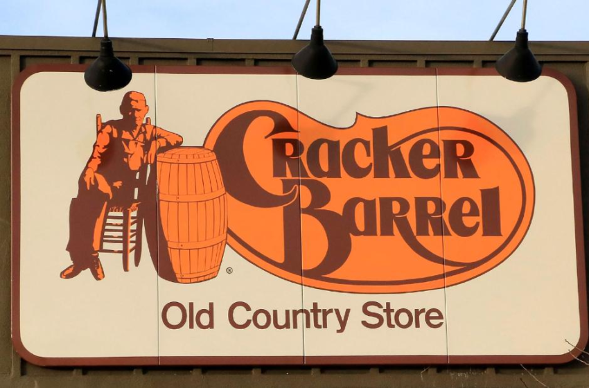  A Tennessee jury orders Cracker Barrel to pay man $9.4 million after he was served glass filled with a chemical – CNN