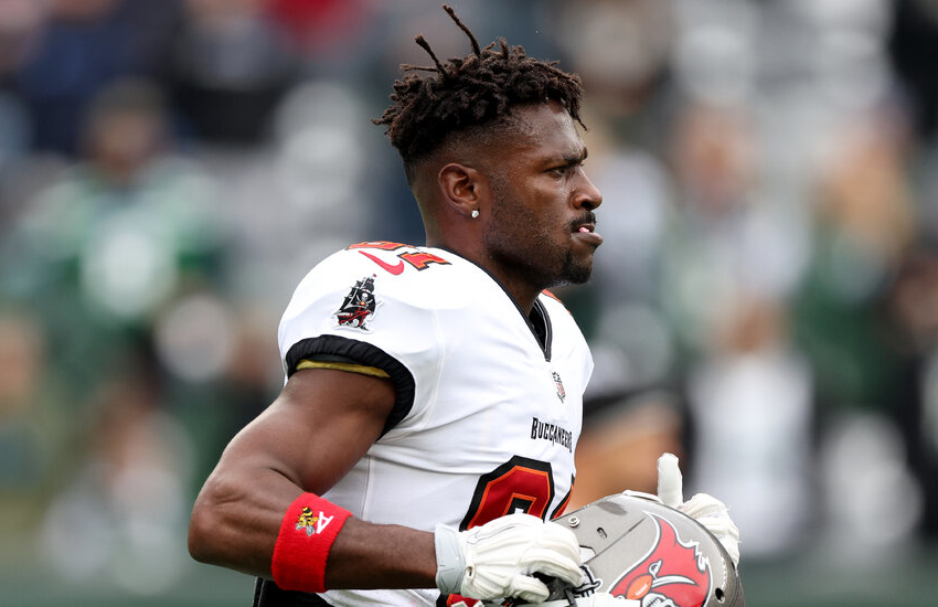  Antonio Brown Storms Off Field During Buccaneers’ Win Over Jets – The New York Times