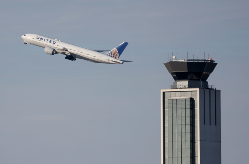  United warns omicron will delay travel recovery, drive up costs – CNBC