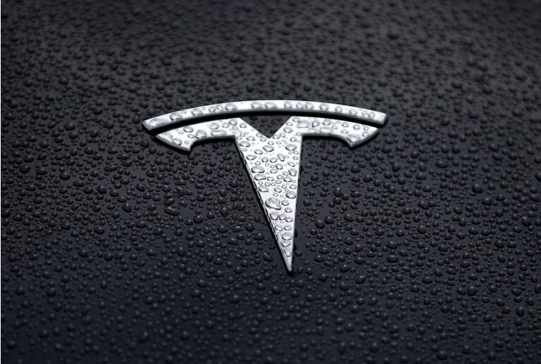  Tesla soars 7% after crushing delivery and production numbers – Seeking Alpha