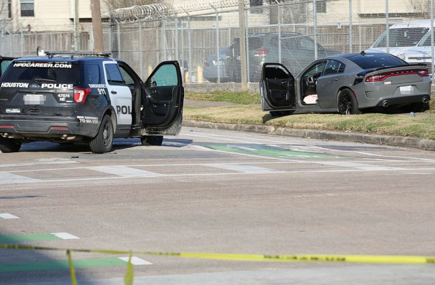  3 Houston police officers shot, suspect barricaded in home – ABC News