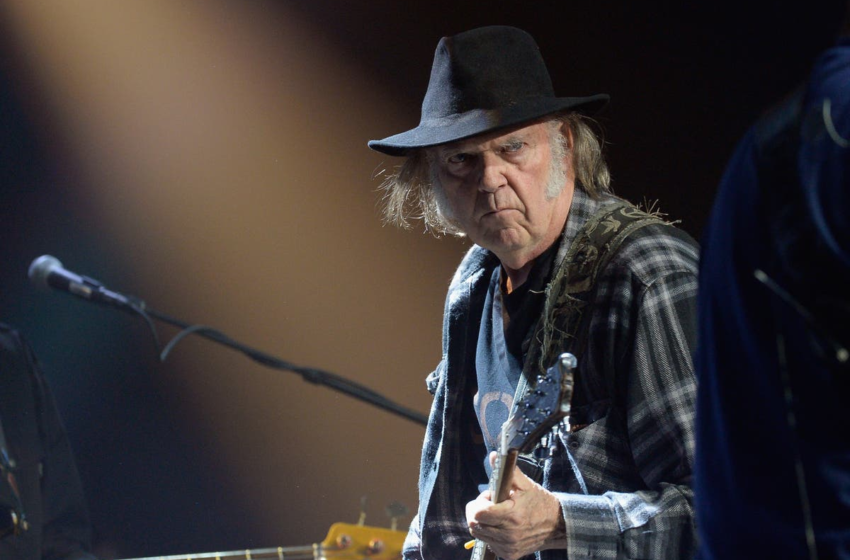  ‘Neil Young is a hero’: Backlash grows against Spotify over decision to support Joe Rogan – The Independent